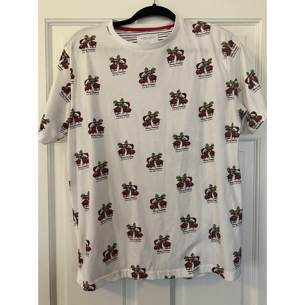Denim & Flower Men's T-Shirt SZ LRG Ricky Singh Pug Chihuahua Christmas Holiday‎
